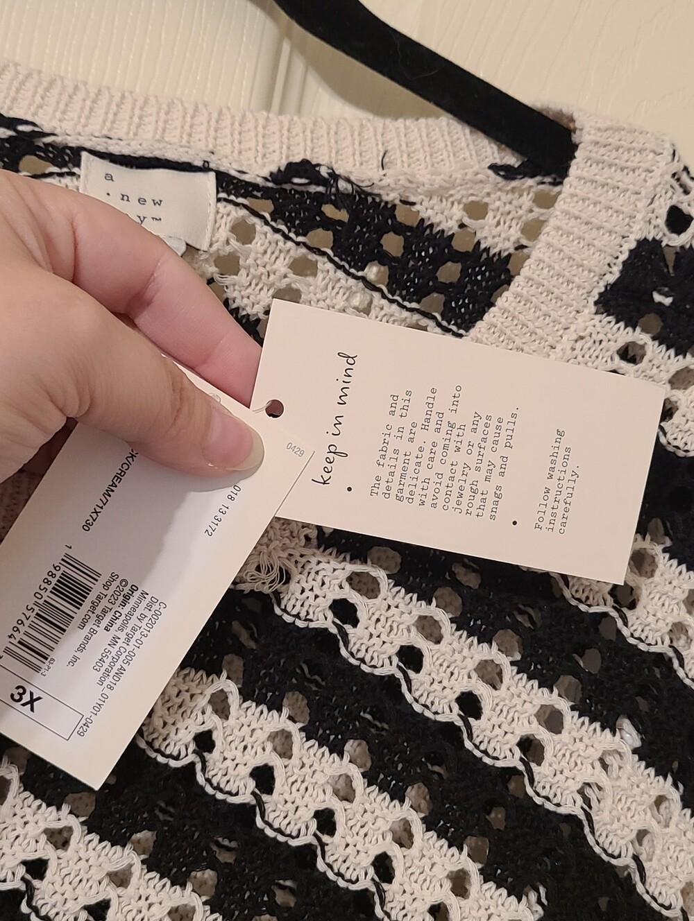 A New Day Sleeveless Knit Chevron Stripe Tank - Black & White - 3x - Picture 3 of 4